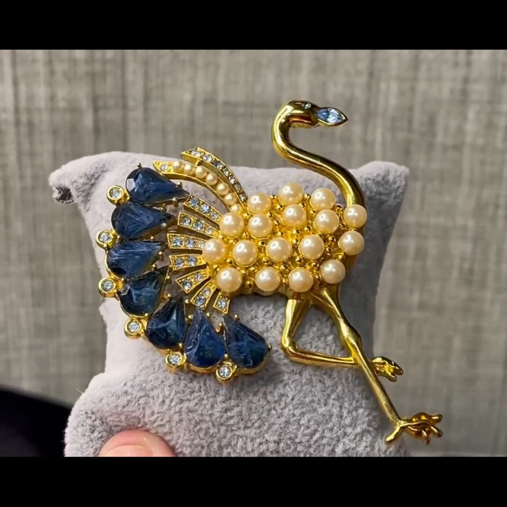 VTG RARE 1928 Elegant Gold and Blue Peacock Brooch - Picture 7 of 16